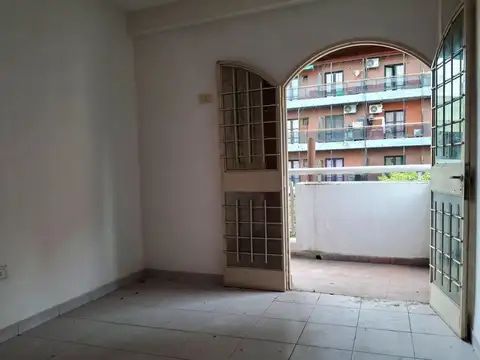 General Paz 200, Piso 2°