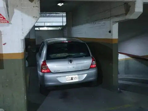 5 COCHERAS FIJAS CUBIERTAS EN AV. RIVADAVIA Y AV. BOYACA - 11 M2 CADA UNA VIGILANCIA LAS 24 HORAS