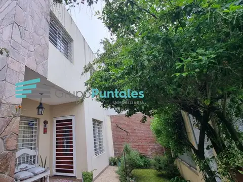 Casa en venta con 3 dormitorios en Turdera Apta Crédito muy buen estado