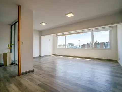 Oficina 7 ambientes con 2 baños