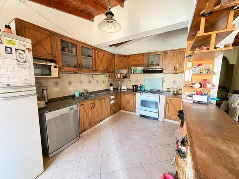 Casa 5 ambientes con 4 baños