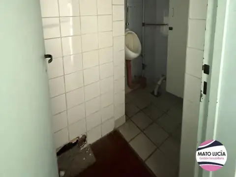 Oficina en Galeria - Sobre Av Rivadavia (Flores)