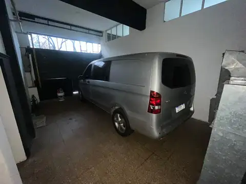 LOCAL COMERCIAL DE 30 M2 CON BAÑO Y PEQUEÑA COCINA.
