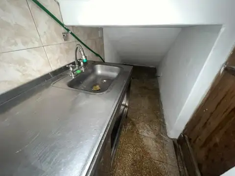 LOCAL COMERCIAL DE 30 M2 CON BAÑO Y PEQUEÑA COCINA.