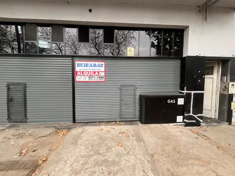 LOCAL COMERCIAL DE 30 M2 CON BAÑO Y PEQUEÑA COCINA.