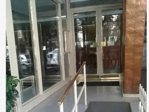 Semipiso de 3 dormitorios con dep., cochera y baulera - muy buena ubicación