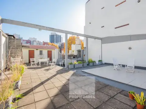 PH en venta. 4 ambientes.  Terraza propia. Balcón al frente.