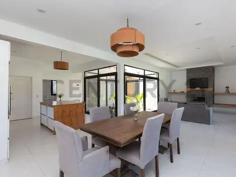 VENTA Casa 4 ambientes con escritorio, pileta y vista a arboleda | Barrio Estribo, General Rodríguez