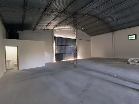 Galpón en alquiler con amplio terreno