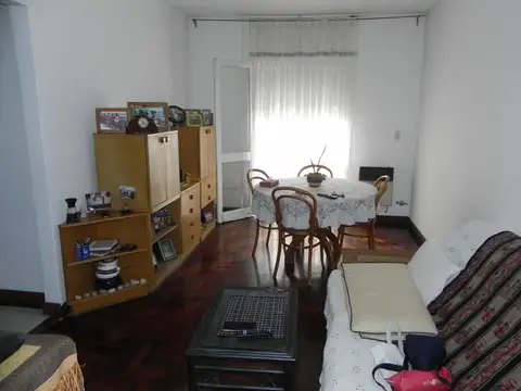MUY BUEN DEPTO. EN 2 PLANTAS, PH SIN EXP. LIV- COM, 3 DORM., 2 BAÑOS, TERRAZA. 1Y2 P/ POR ESCALERA