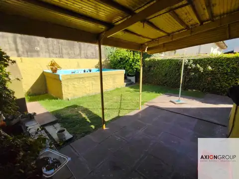 522 bis E/119 y120-Casa en venta de 2 dormitorios c/ cochera en Tolosa 100