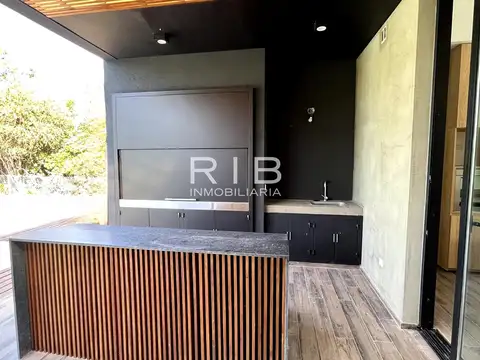 Excelente Propiedad Moderna sobre 1020 m2