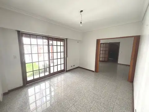 Sólida Casa 4 Dorm. + Escrit. + Dep. Serv. y Cochera Doble - Inmejorable Entorno