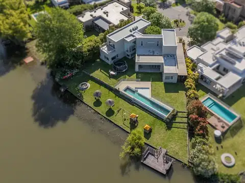 CASA EN VENTA AL AGUA SAN MARCO