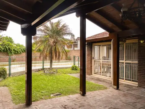 Casa 3 ambientes con 2 baños