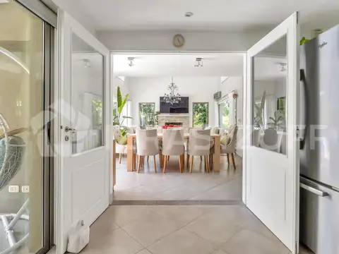 Casa en Venta con 5 cocheras