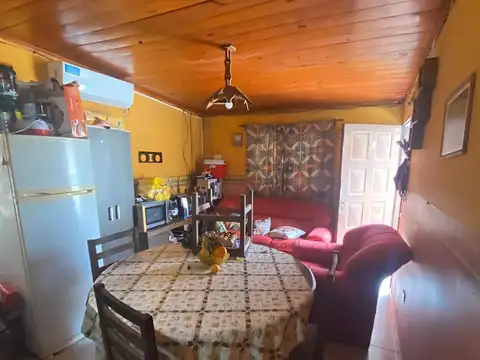 Casa 4 ambientes con 1 baño
