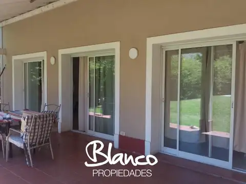 Casa 5 ambientes con 4 baños