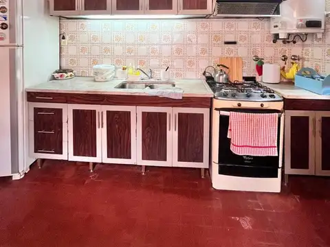Casa 5 ambientes con 2 baños