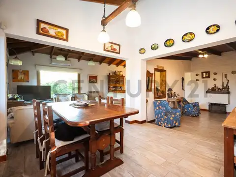 Venta de casa 3 dormitorios con quincho y pileta