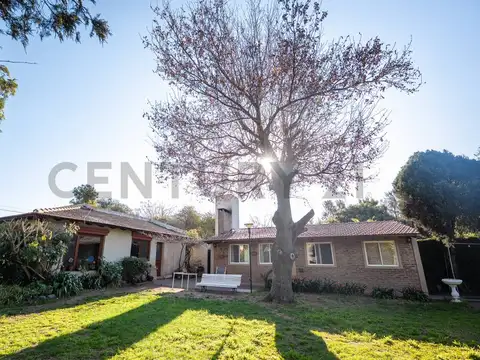 Venta de casa 3 dormitorios con quincho y pileta