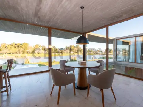 Casa 5 ambientes con 3 baños