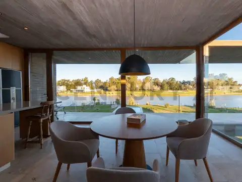 Casa en Venta en Área 60, USD 385.000