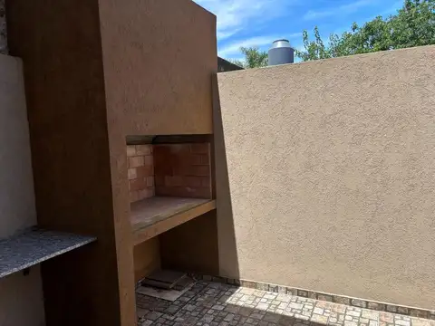 Depto Tipo Casa en Alquiler de 3 ambientes