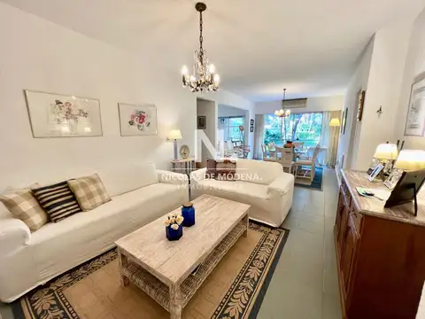 En venta, playa mansa, zona parada 16, de 3 dormitorios, con parrillero.