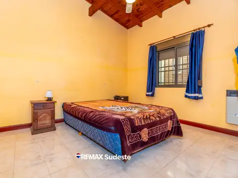 Casa 4 ambientes con 2 baños