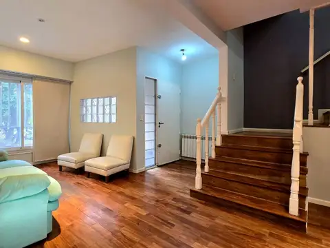 VENTA Dúplex 4 ambientes, amplio con jardín