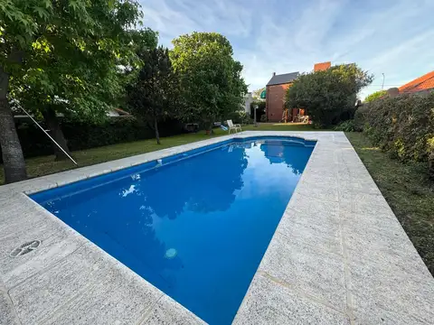 Casa 5 ambientes con pileta