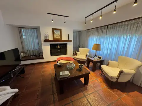 Casa 5 ambientes con pileta