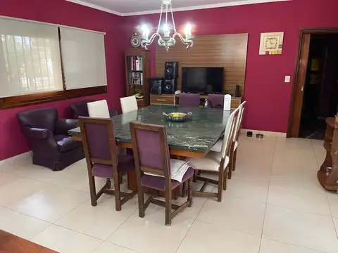 Casa 6 ambientes con 3 baños