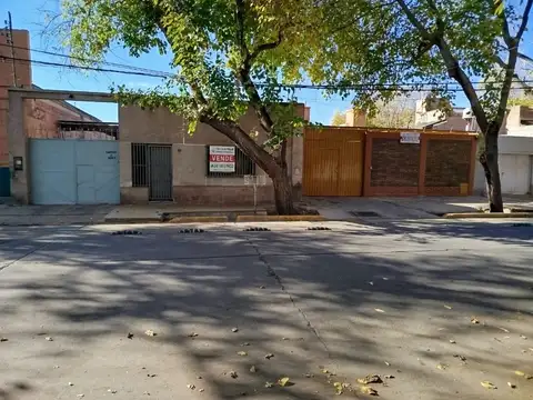VENTA EN BLOQUE: VIVIENDA + DEPARTAMENTOS+ GALPON EN CIUDAD DE MENDOZA