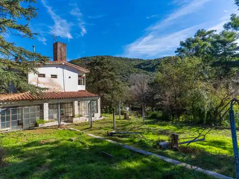 VENTA 2 CASAS EL DIQUECITO LA CALERA 1500 METROS