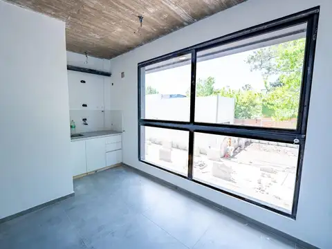 Local en Manuel B Gonnet