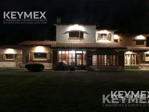 Casa en Venta con 2 cocheras