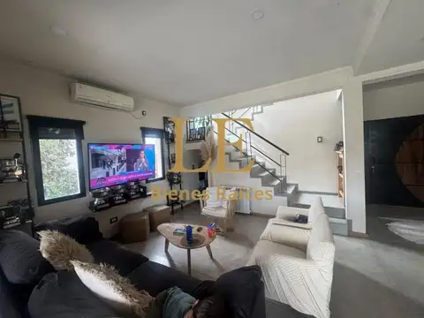 Casa en Venta con 3 cocheras