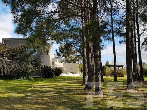 CASA EN VENTA ESPECTACULAR PARQUE CON BOSQUE EN FINCAS DE SAN VICENTE