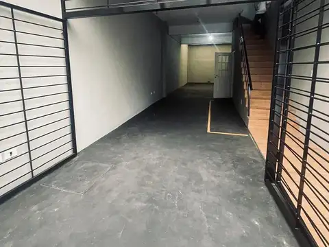 Oficina en Alquiler con 3 cocheras