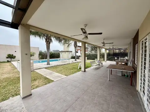 Casa 5 ambientes con 3 baños