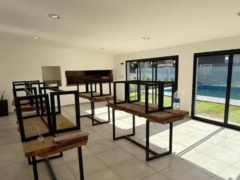 Casa en Venta con 2 cocheras