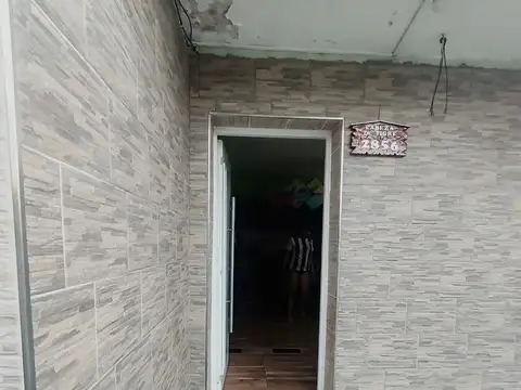 Casa 7 ambientes con 1 baño