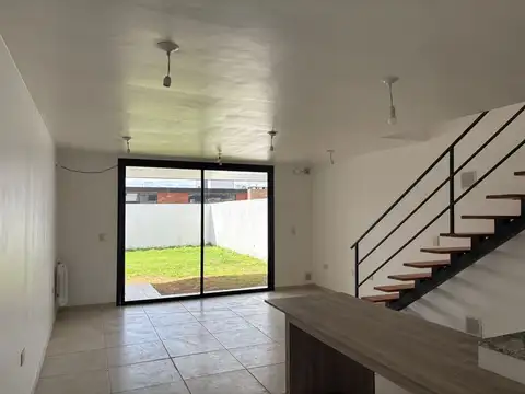 Casa 5 ambientes con 2 baños