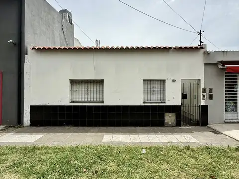 CASA DE 3 AMBIENTES CON PATIO