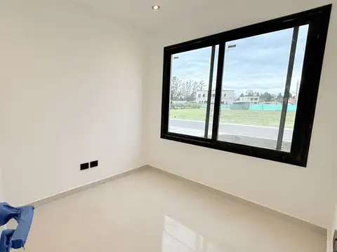 Casa en Venta con 4 cocheras