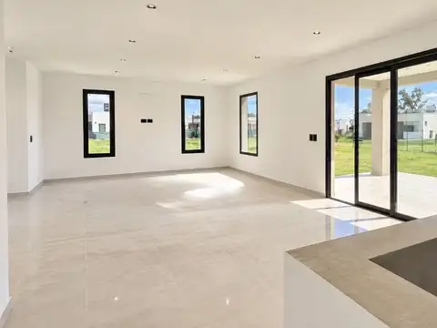 CASA EN VENTA EN SANTA SOFIA - PILAR