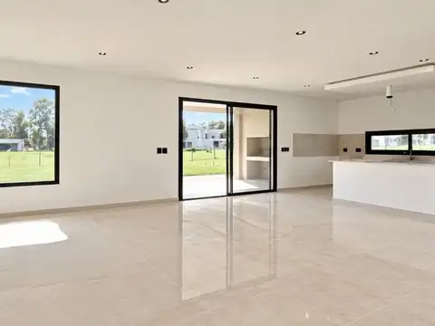 Casa 5 ambientes con 3 baños
