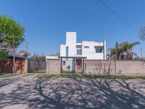 CASA EN VENTA 3 DORMITORIOS-RICARDONE